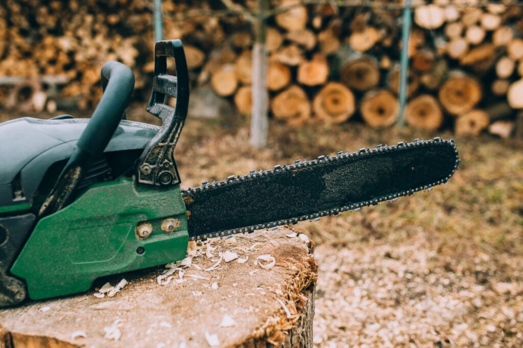 Практични градински инструменти: Резачки за дърва и ъглошлайфи